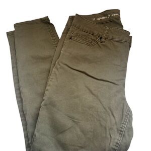 3/$25 🤗 W62 khaki color pants. Sz 10